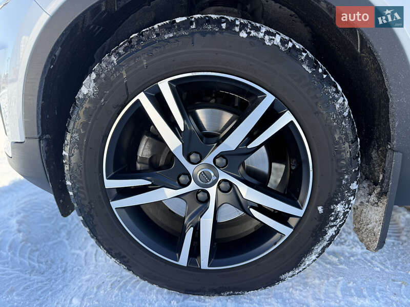 Позашляховик / Кросовер Volvo XC40 2021 в Бучі