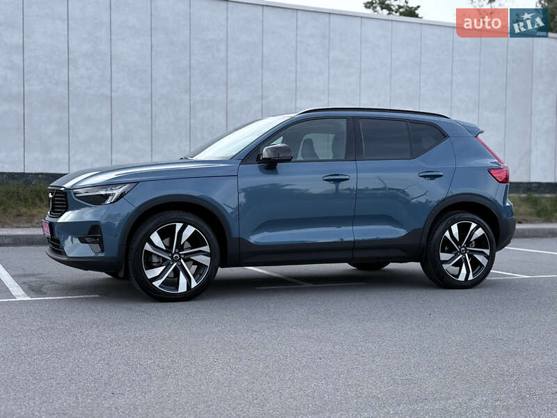 Внедорожник / Кроссовер Volvo XC40 2024 в Киеве