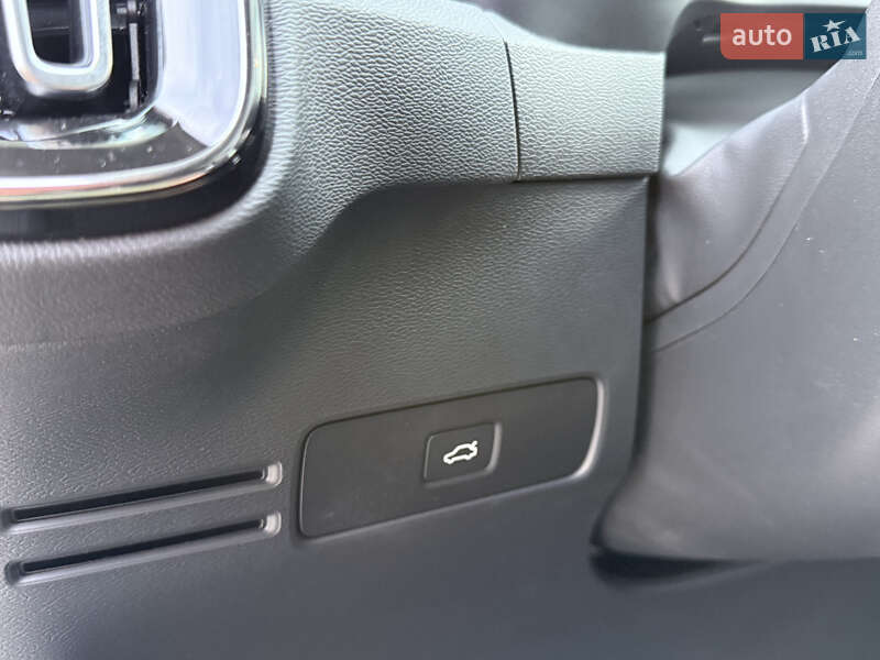 Внедорожник / Кроссовер Volvo XC40 2024 в Киеве