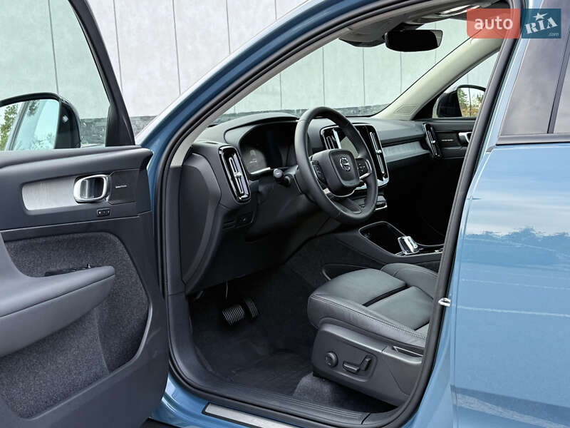 Внедорожник / Кроссовер Volvo XC40 2024 в Киеве