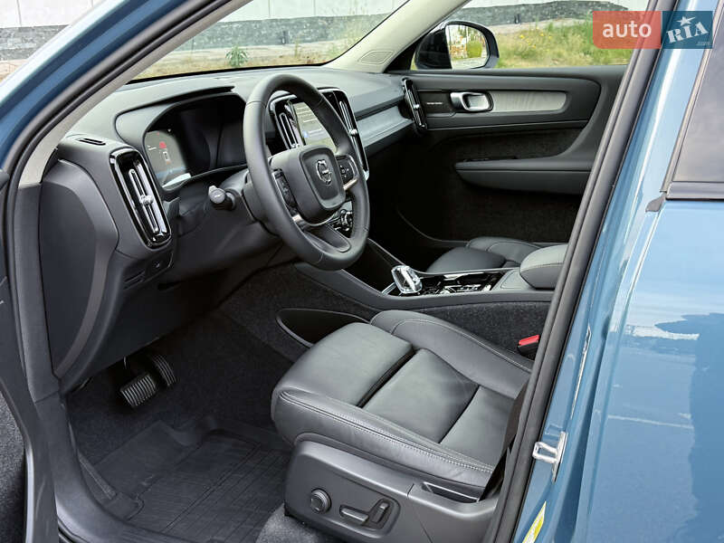 Внедорожник / Кроссовер Volvo XC40 2024 в Киеве