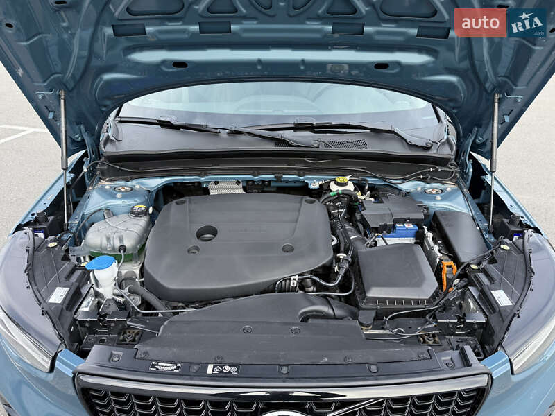 Внедорожник / Кроссовер Volvo XC40 2024 в Киеве