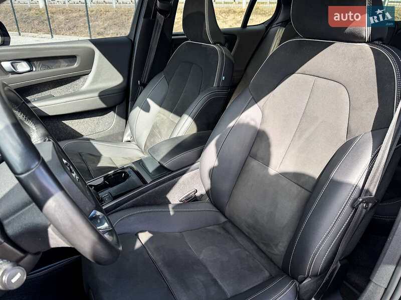 Внедорожник / Кроссовер Volvo XC40 2023 в Ровно