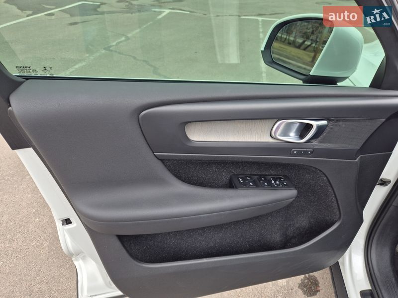 Позашляховик / Кросовер Volvo XC40 2020 в Києві