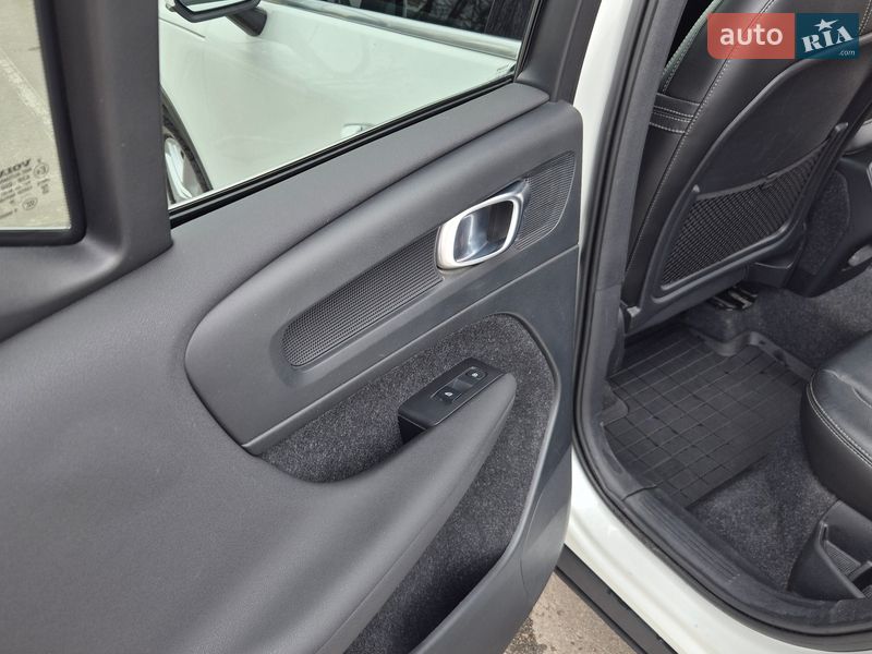 Позашляховик / Кросовер Volvo XC40 2020 в Києві