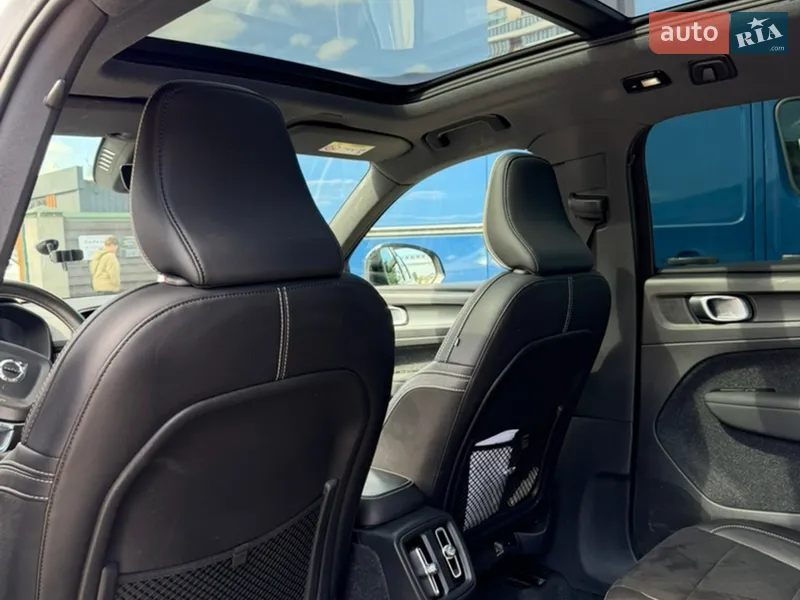 Volvo XC40 2020 VIN YV1XZEDVEM2470819 фото оголошення 13 з 39