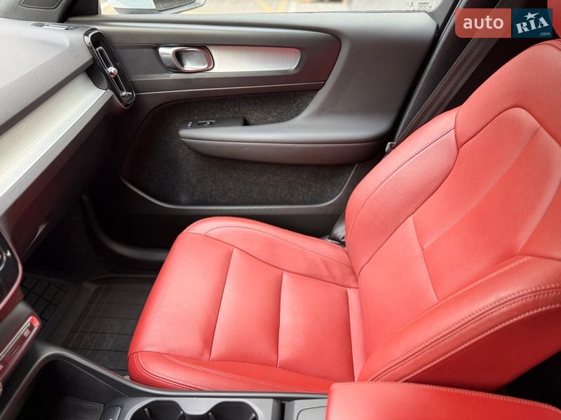 Позашляховик / Кросовер Volvo XC40 2020 в Києві