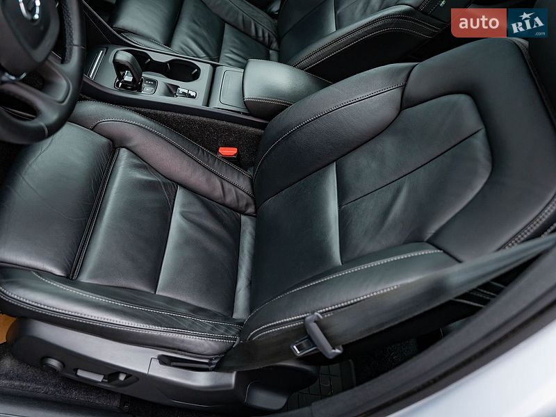 Внедорожник / Кроссовер Volvo XC40 2021 в Киеве