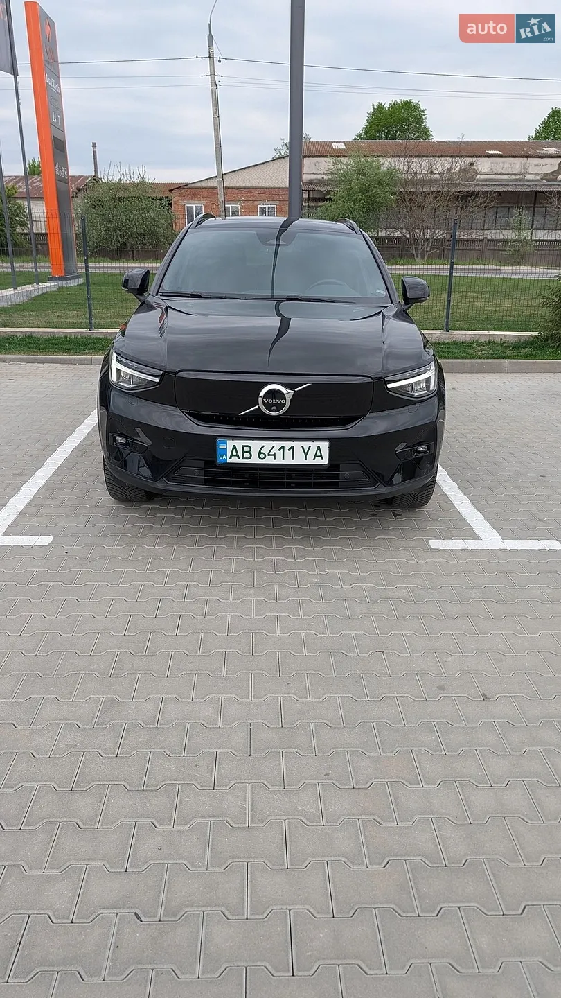 2023 Volvo XC40 - фото 1