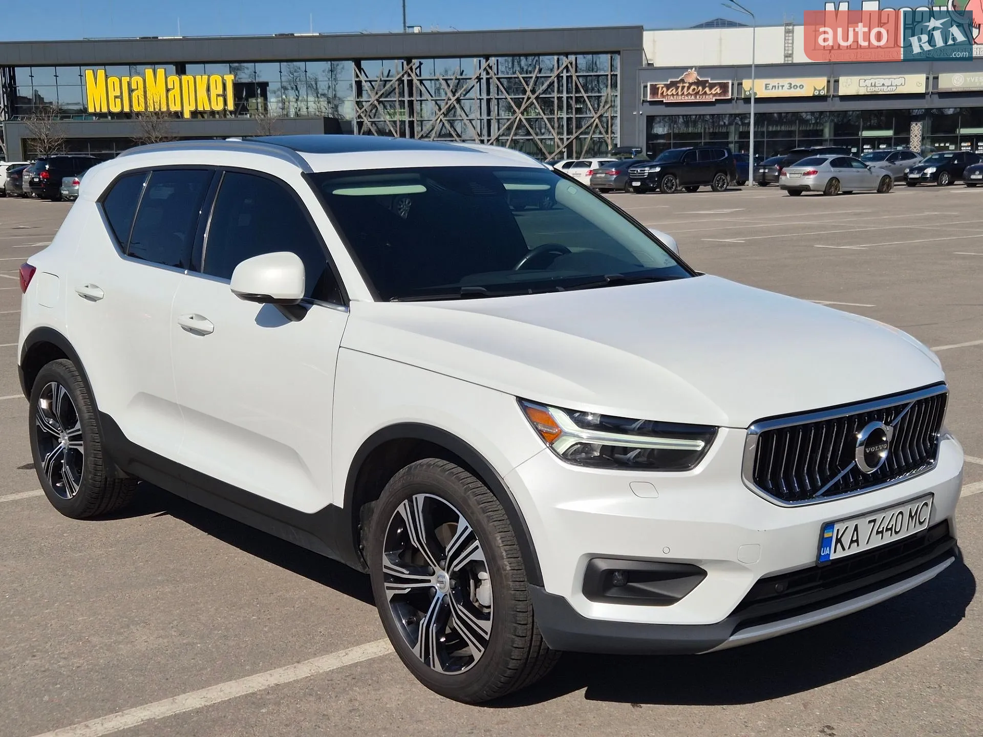 2020 Volvo XC40 - фото 1