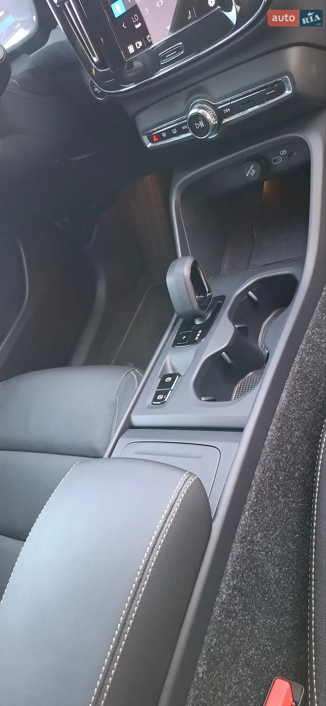 2025 Volvo XC40 - мініатюра 10