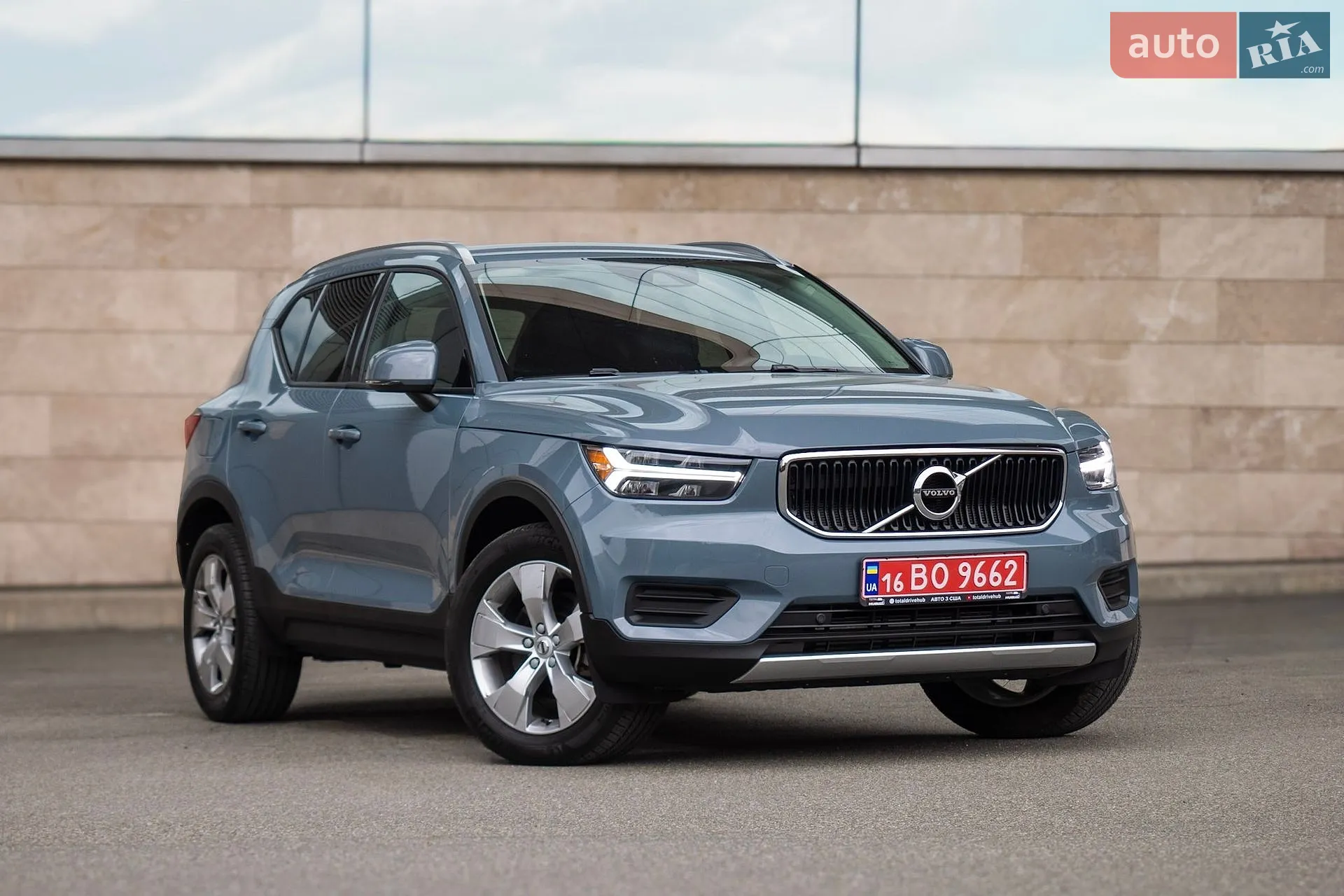 2022 Volvo XC40 - фото 1