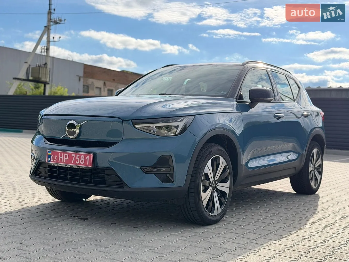 2023 Volvo XC40 - фото 1