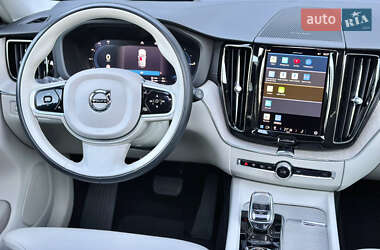 Позашляховик / Кросовер Volvo XC60 Recharge 2021 в 
