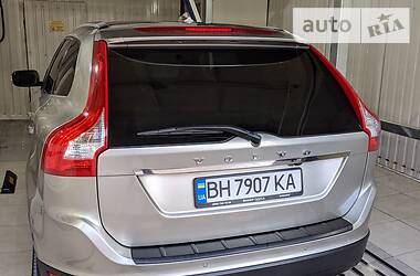 Позашляховик / Кросовер Volvo XC60 2011 в 