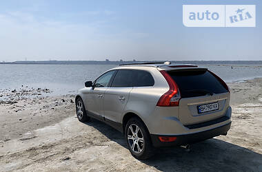 Позашляховик / Кросовер Volvo XC60 2011 в 