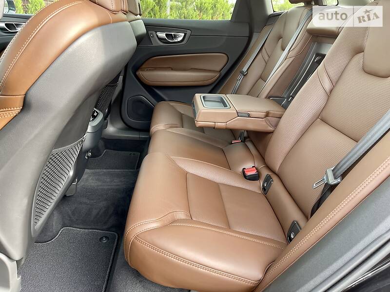 Внедорожник / Кроссовер Volvo XC60 2019 в Днепре фото 17 Внедорожник / Кроссовер Volvo XC60 2019 в Днепре