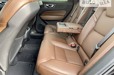 Внедорожник / Кроссовер Volvo XC60 2019 в 