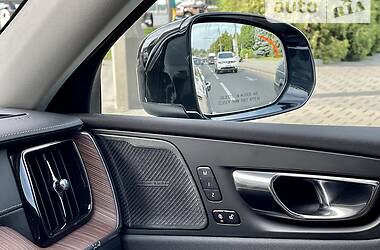 Внедорожник / Кроссовер Volvo XC60 2019 в 