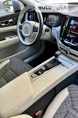 Внедорожник / Кроссовер Volvo XC60 2018 в Львове