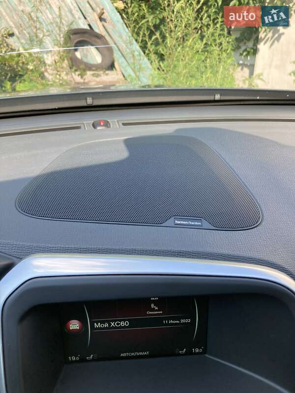 Внедорожник / Кроссовер Volvo XC60 2015 в Киеве