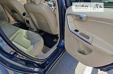 Внедорожник / Кроссовер Volvo XC60 2011 в 