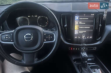 Внедорожник / Кроссовер Volvo XC60 2018 в 
