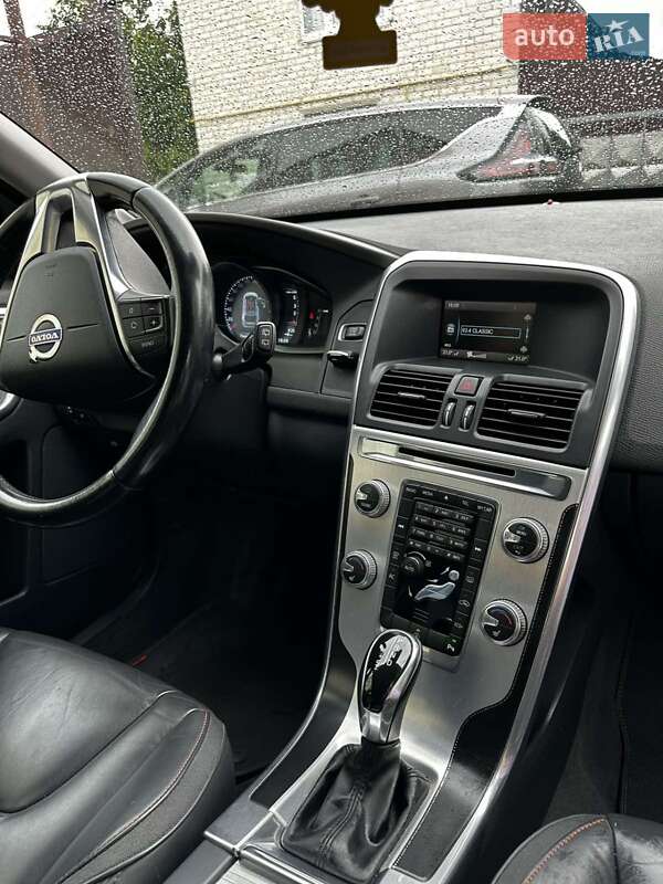 Внедорожник / Кроссовер Volvo XC60 2015 в Киеве