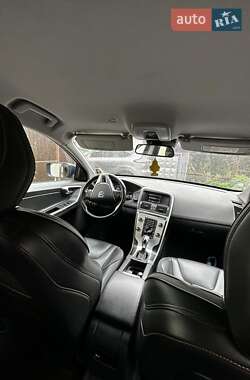 Внедорожник / Кроссовер Volvo XC60 2015 в 