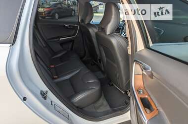 Внедорожник / Кроссовер Volvo XC60 2016 в 