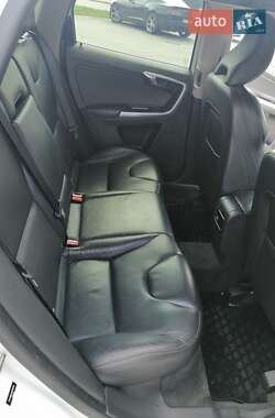 Внедорожник / Кроссовер Volvo XC60 2017 в 