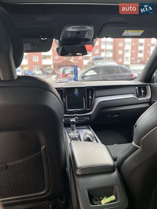 Внедорожник / Кроссовер Volvo XC60 2018 в Киеве