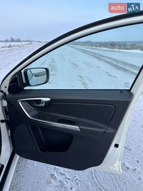 Внедорожник / Кроссовер Volvo XC60 2017 в Баре