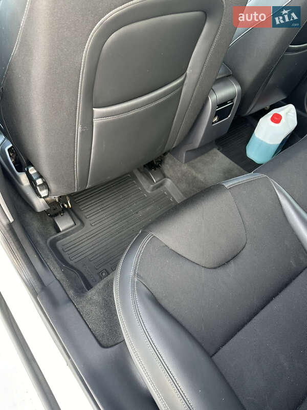 Внедорожник / Кроссовер Volvo XC60 2017 в Баре