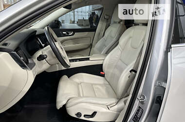 Внедорожник / Кроссовер Volvo XC60 2017 в 
