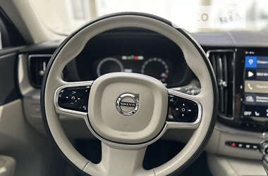 Внедорожник / Кроссовер Volvo XC60 2017 в 