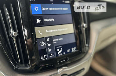 Внедорожник / Кроссовер Volvo XC60 2017 в 