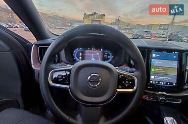 Внедорожник / Кроссовер Volvo XC60 2023 в 