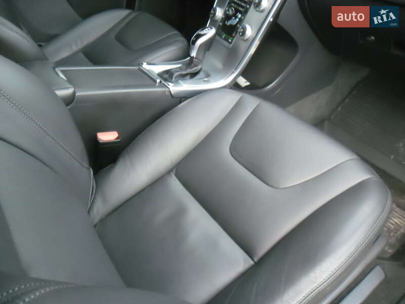 Внедорожник / Кроссовер Volvo XC60 2017 в Львове