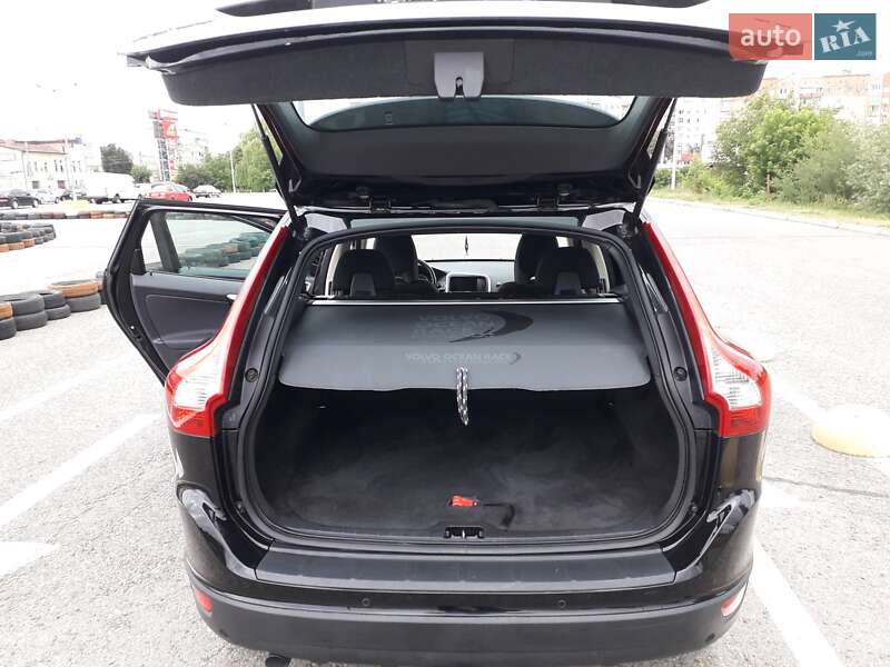Внедорожник / Кроссовер Volvo XC60 2012 в Черновцах