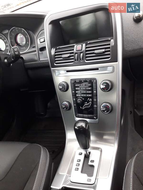 Внедорожник / Кроссовер Volvo XC60 2012 в Черновцах