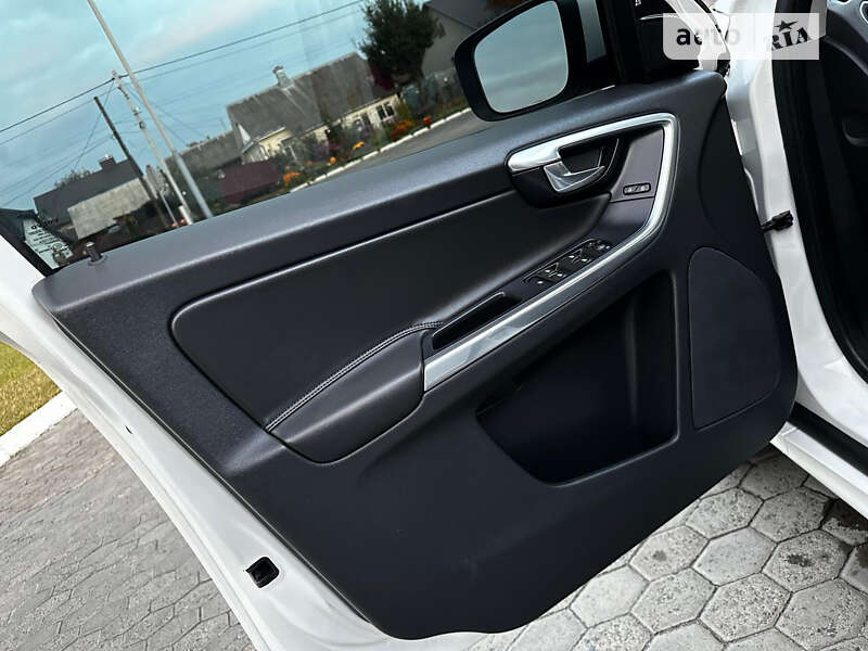 Внедорожник / Кроссовер Volvo XC60 2016 в Ровно