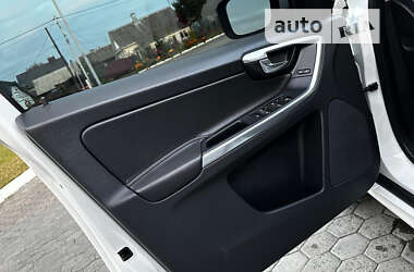 Внедорожник / Кроссовер Volvo XC60 2016 в 
