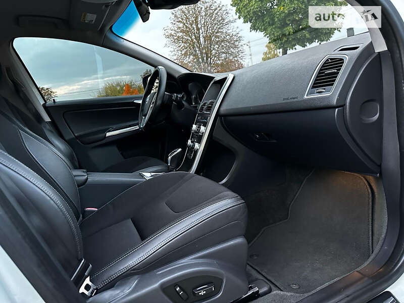 Внедорожник / Кроссовер Volvo XC60 2016 в Ровно