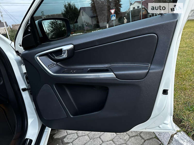 Внедорожник / Кроссовер Volvo XC60 2016 в Ровно