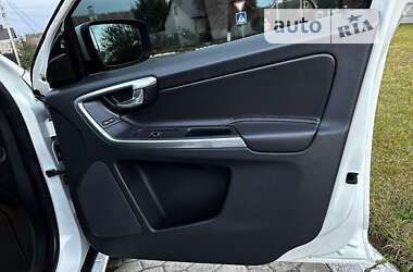 Внедорожник / Кроссовер Volvo XC60 2016 в 