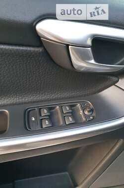 Внедорожник / Кроссовер Volvo XC60 2013 в 