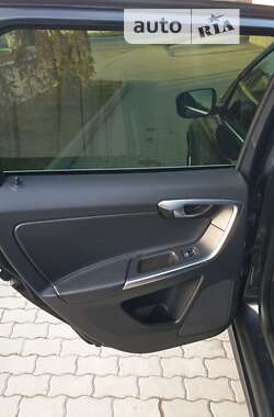 Внедорожник / Кроссовер Volvo XC60 2013 в 