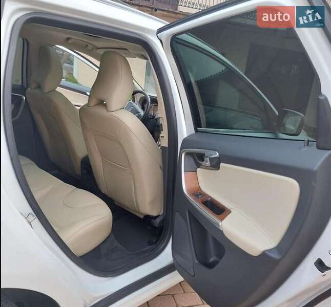 Внедорожник / Кроссовер Volvo XC60 2016 в Львове