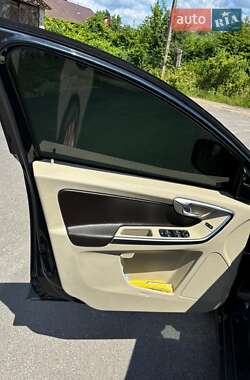 Внедорожник / Кроссовер Volvo XC60 2010 в 